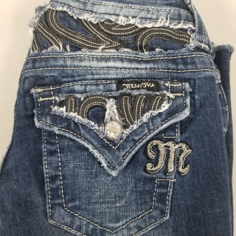 Miss Me Easy Capri Exclusively  for Buckle  25x20